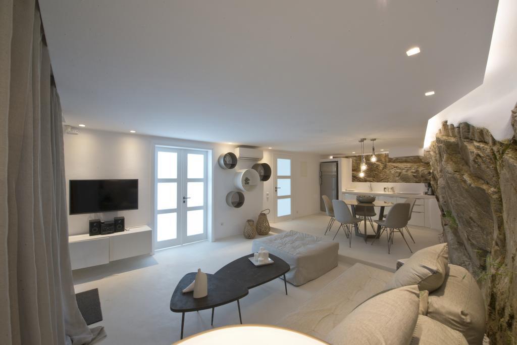 Diles Villas & Suites Mykonos Tourlos Exterior photo